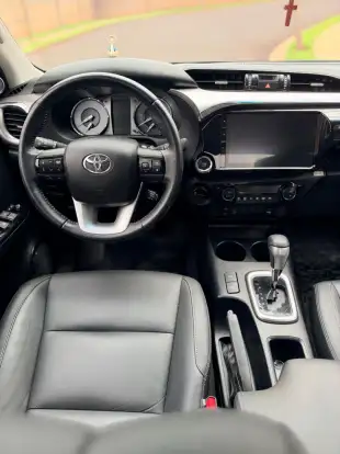 TOYOTA-HILUX-2024