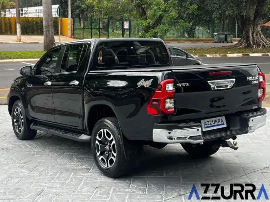 TOYOTA-HILUX-2.8 D-4D TURBO DIESEL CD SRX 4X4 AUTOMÁTICO TOYOTA-HILUX-2022