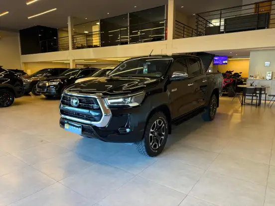 TOYOTA-HILUX-2.8 D-4D TURBO DIESEL CD SRX 4X4 AUTOMÁTICO TOYOTA-HILUX-2023