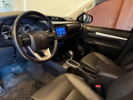 TOYOTA-HILUX-2023