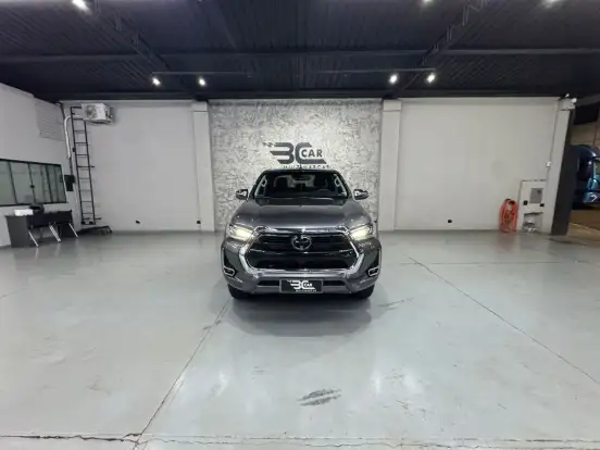TOYOTA-HILUX-2.8 D-4D TURBO DIESEL CD SRX 4X4 AUTOMÁTICO TOYOTA-HILUX-2025