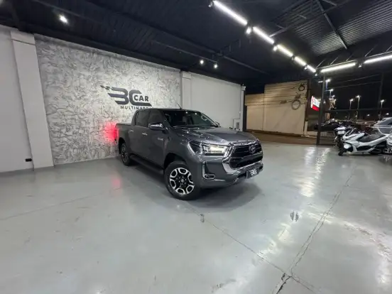 TOYOTA-HILUX-2.8 D-4D TURBO DIESEL CD SRX 4X4 AUTOMÁTICO TOYOTA-HILUX-2025