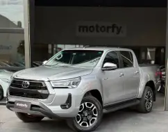 TOYOTA HILUX 2.8 D-4D TURBO DIESEL CD SRX 4X4 AUTOMÁTICO TOYOTA HILUX 2.8 D-4D TURBO DIESEL CD SRX 4X4 AUTOMÁTICO
