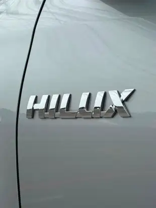 TOYOTA-HILUX-2023
