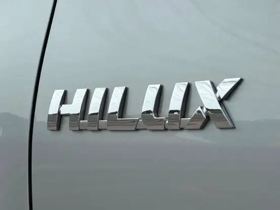 TOYOTA-HILUX-2.8 D-4D TURBO DIESEL CD SRX 4X4 AUTOMÁTICO TOYOTA-HILUX-2023