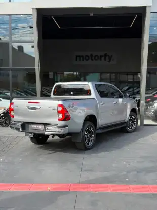 TOYOTA-HILUX-2023