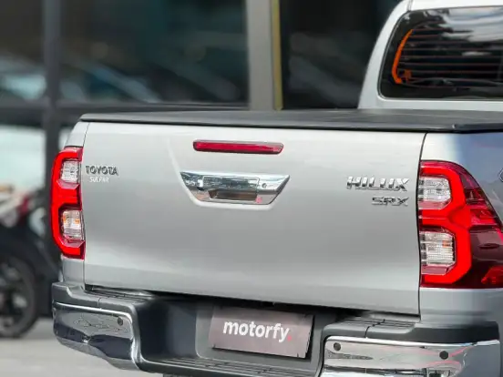 TOYOTA-HILUX-2.8 D-4D TURBO DIESEL CD SRX 4X4 AUTOMÁTICO TOYOTA-HILUX-2023