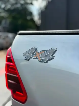 TOYOTA-HILUX-2023