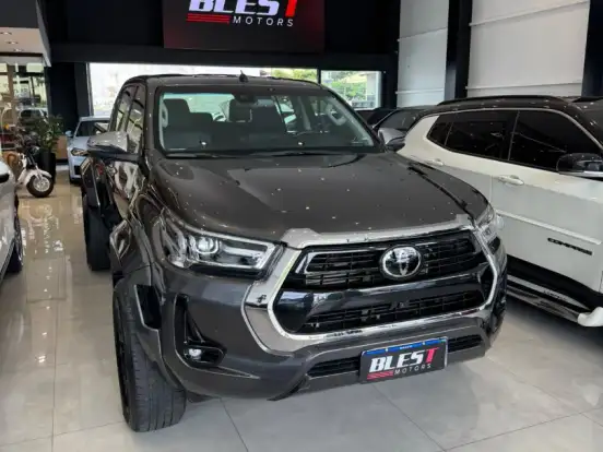 TOYOTA-HILUX-2.8 D-4D TURBO DIESEL CD SRX 4X4 AUTOMÁTICO TOYOTA-HILUX-2023
