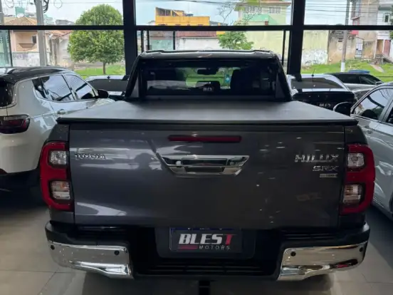 TOYOTA-HILUX-2.8 D-4D TURBO DIESEL CD SRX 4X4 AUTOMÁTICO TOYOTA-HILUX-2023