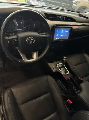 TOYOTA-HILUX-2.8 D-4D TURBO DIESEL CD SRX 4X4 AUTOMÁTICO TOYOTA-HILUX-2023