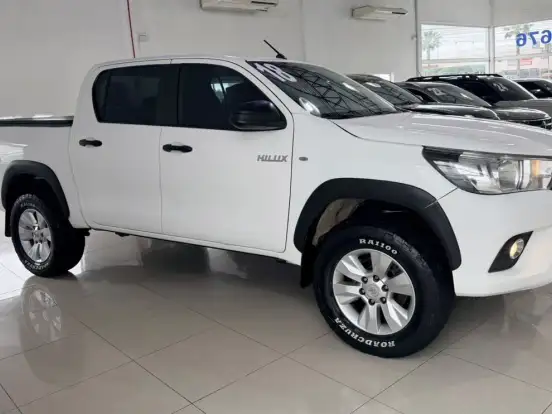 TOYOTA-HILUX-2.8 STD 4X4 CD 16V DIESEL 4P MANUAL TOYOTA-HILUX-2017