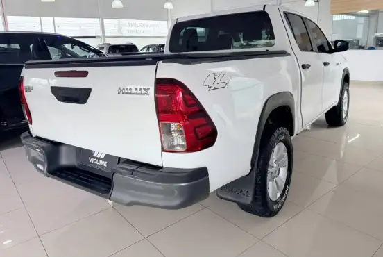 TOYOTA-HILUX-2017