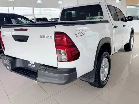TOYOTA-HILUX-2.8 STD 4X4 CD 16V DIESEL 4P MANUAL TOYOTA-HILUX-2017
