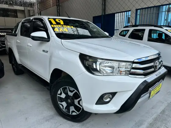 TOYOTA HILUX 2.8 STD 4X4 CD 16V DIESEL 4P MANUAL