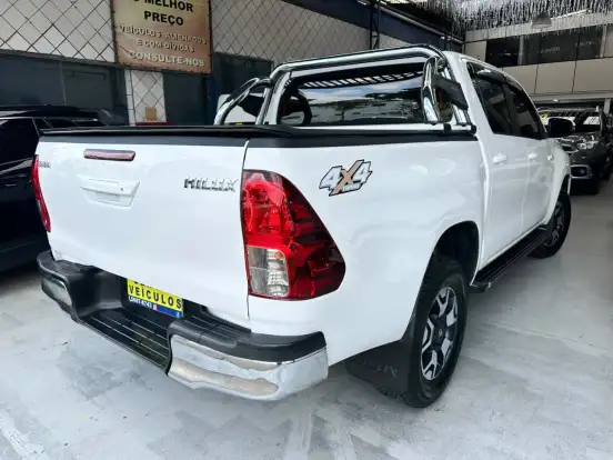 TOYOTA-HILUX-2018