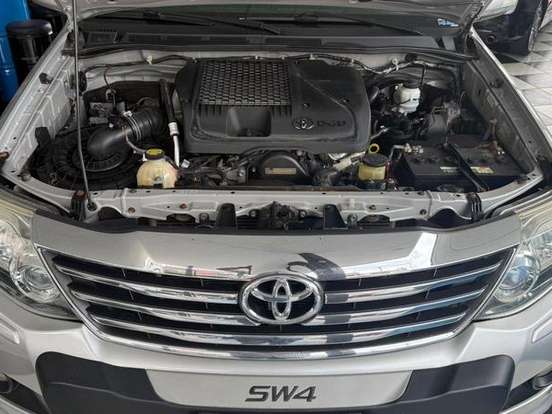 TOYOTA-HILUX-2.7 SR 4X2 CD 16V FLEX 4P AUTOMÁTICO TOYOTA-HILUX-2014