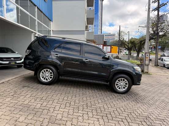 TOYOTA-HILUX-2015