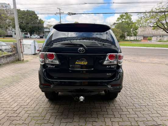 TOYOTA-HILUX-2.7 SR 4X2 CD 16V FLEX 4P AUTOMÁTICO TOYOTA-HILUX-2015
