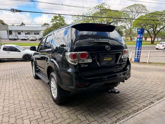 TOYOTA-HILUX-2015