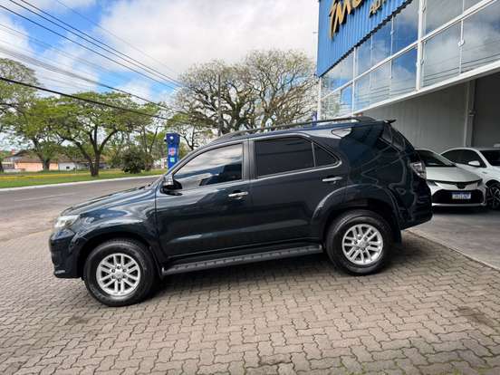 TOYOTA-HILUX-2.7 SR 4X2 CD 16V FLEX 4P AUTOMÁTICO TOYOTA-HILUX-2015