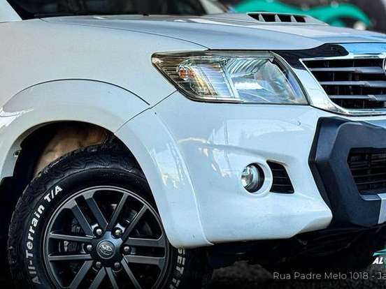 TOYOTA-HILUX-2.7 SR 4X2 CD 16V FLEX 4P AUTOMÁTICO TOYOTA-HILUX-2013