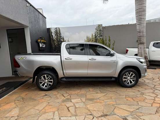 TOYOTA-HILUX-2.7 SRV 4X4 CD 16V FLEX 4P AUTOMÁTICO TOYOTA-HILUX-2020