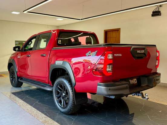 TOYOTA-HILUX-2.8 D-4D TURBO DIESEL CD CONQUEST 4X4 AUTOMÁTICO TOYOTA-HILUX-2023