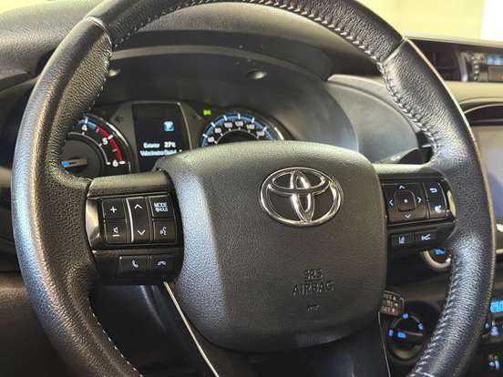 TOYOTA-HILUX-2.8 D-4D TURBO DIESEL CD CONQUEST 4X4 AUTOMÁTICO TOYOTA-HILUX-2023
