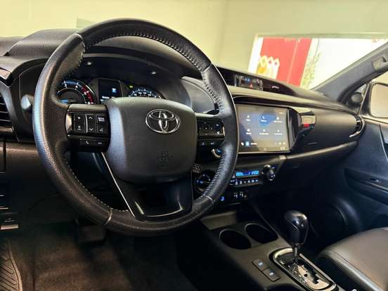 TOYOTA-HILUX-2023