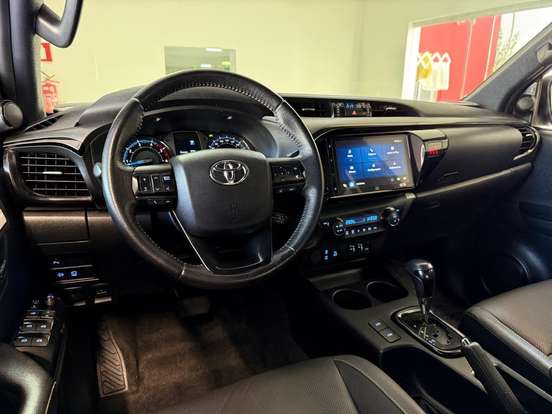 TOYOTA-HILUX-2023