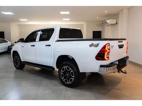 TOYOTA-HILUX-2025