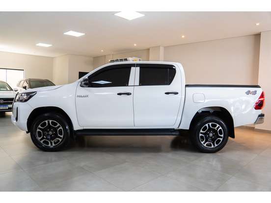 TOYOTA-HILUX-2.8 D-4D TURBO DIESEL CD POWER PACK 4X4 AUTOMÁTICO TOYOTA-HILUX-2025