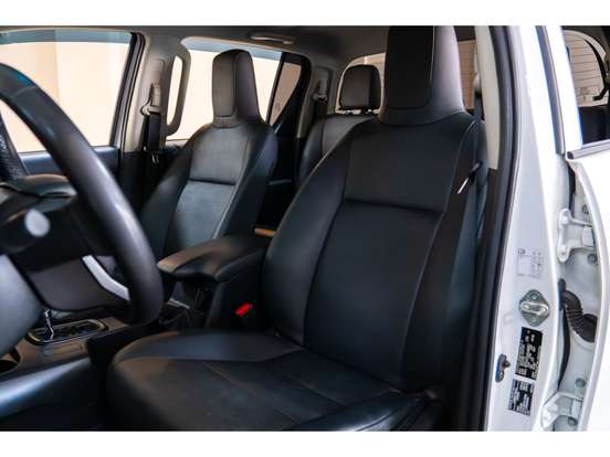 TOYOTA-HILUX-2025