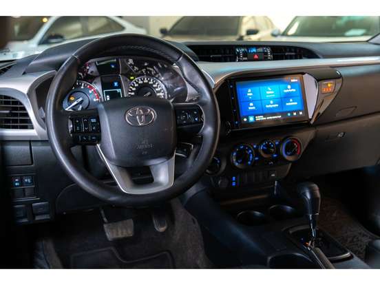 TOYOTA-HILUX-2025