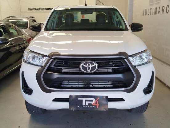 TOYOTA-HILUX-2023