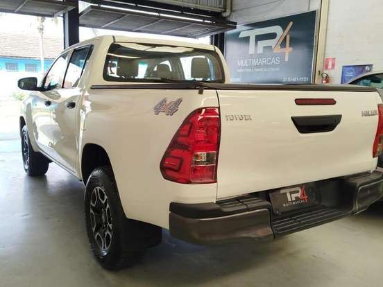 TOYOTA-HILUX-2.8 D-4D TURBO DIESEL CD POWER PACK 4X4 MANUAL TOYOTA-HILUX-2023