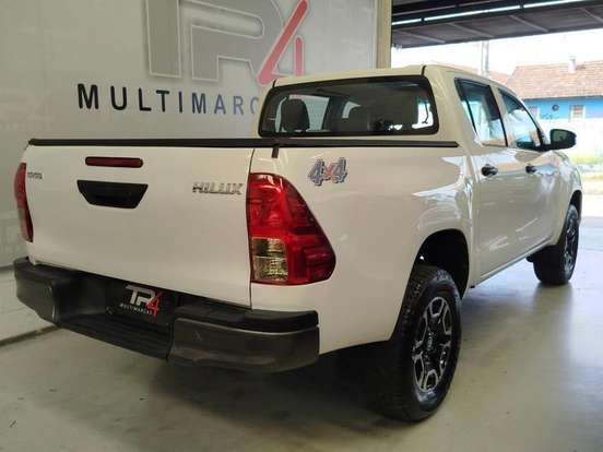 TOYOTA-HILUX-2.8 D-4D TURBO DIESEL CD POWER PACK 4X4 MANUAL TOYOTA-HILUX-2023