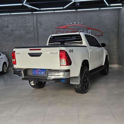 TOYOTA-HILUX-2022