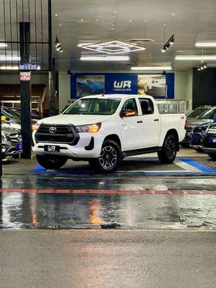 TOYOTA-HILUX-2022