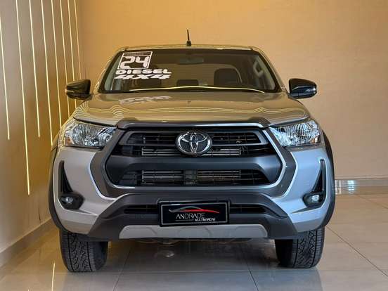 TOYOTA-HILUX-2.8 D-4D TURBO DIESEL CD SR 4X4 AUTOMÁTICO TOYOTA-HILUX-2023