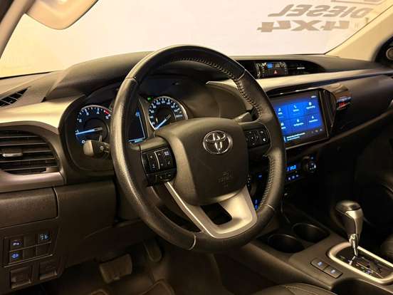 TOYOTA-HILUX-2.8 D-4D TURBO DIESEL CD SR 4X4 AUTOMÁTICO TOYOTA-HILUX-2023