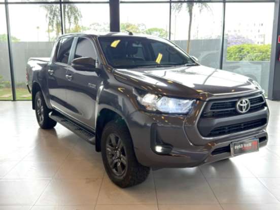 TOYOTA-HILUX-2.8 D-4D TURBO DIESEL CD SR 4X4 AUTOMÁTICO TOYOTA-HILUX-2025