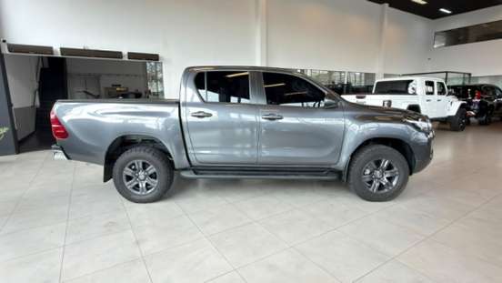 TOYOTA-HILUX-2025