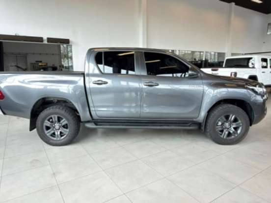 TOYOTA-HILUX-2.8 D-4D TURBO DIESEL CD SR 4X4 AUTOMÁTICO TOYOTA-HILUX-2025