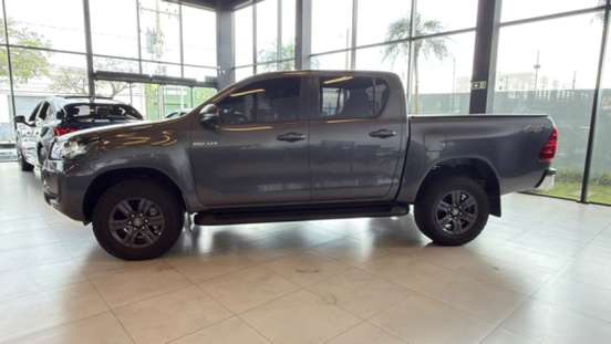 TOYOTA-HILUX-2.8 D-4D TURBO DIESEL CD SR 4X4 AUTOMÁTICO TOYOTA-HILUX-2025
