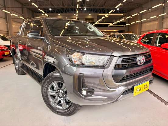 TOYOTA-HILUX-2023