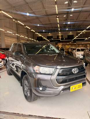 TOYOTA-HILUX-2.8 D-4D TURBO DIESEL CD SR 4X4 AUTOMÁTICO TOYOTA-HILUX-2023