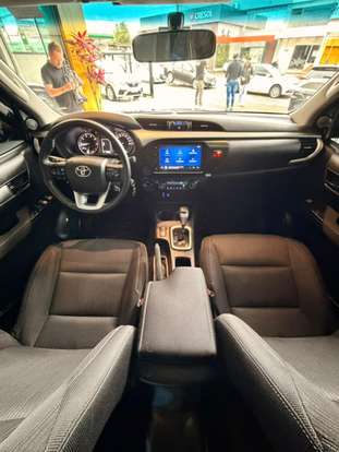 TOYOTA-HILUX-2.8 D-4D TURBO DIESEL CD SR 4X4 AUTOMÁTICO TOYOTA-HILUX-2023
