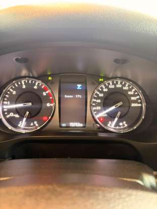 TOYOTA-HILUX-2.8 D-4D TURBO DIESEL CD SR 4X4 AUTOMÁTICO TOYOTA-HILUX-2023
